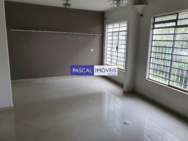 Casa comercial em Campo Belo