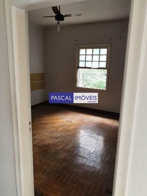 Casa comercial em Campo Belo