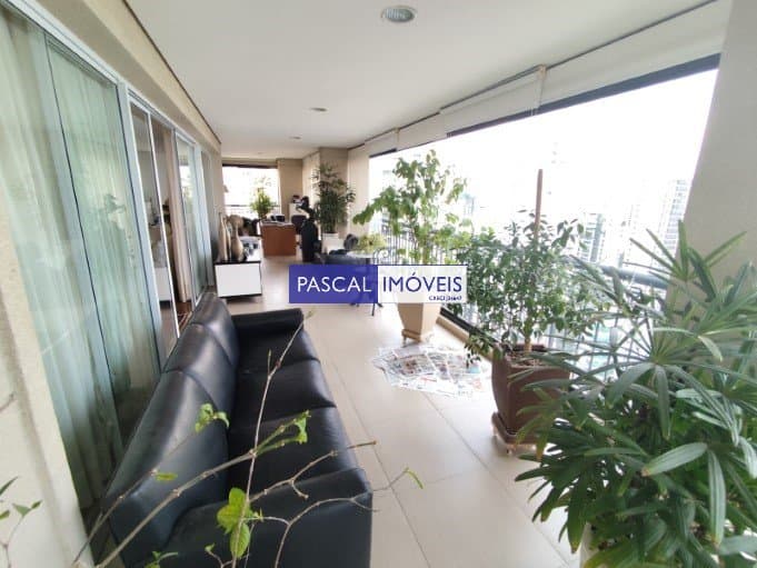 Apartamento em Campo Belo