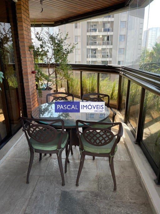 Apartamento em Campo Belo