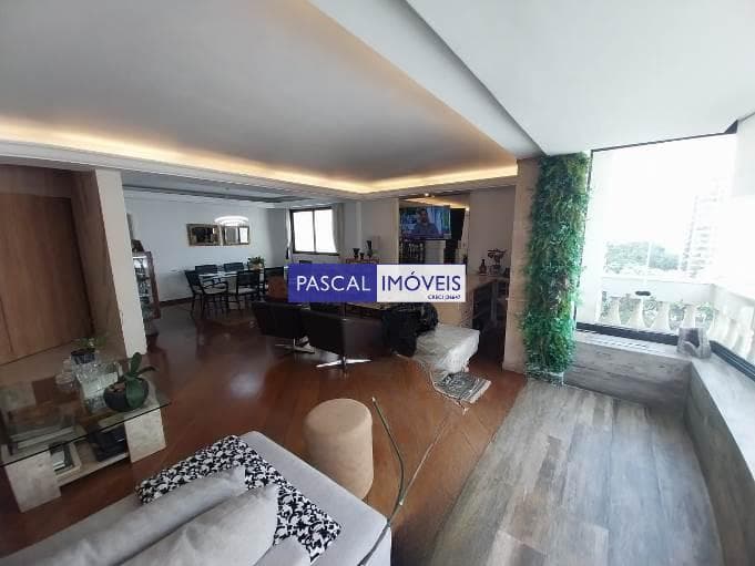 Apartamento em Campo Belo