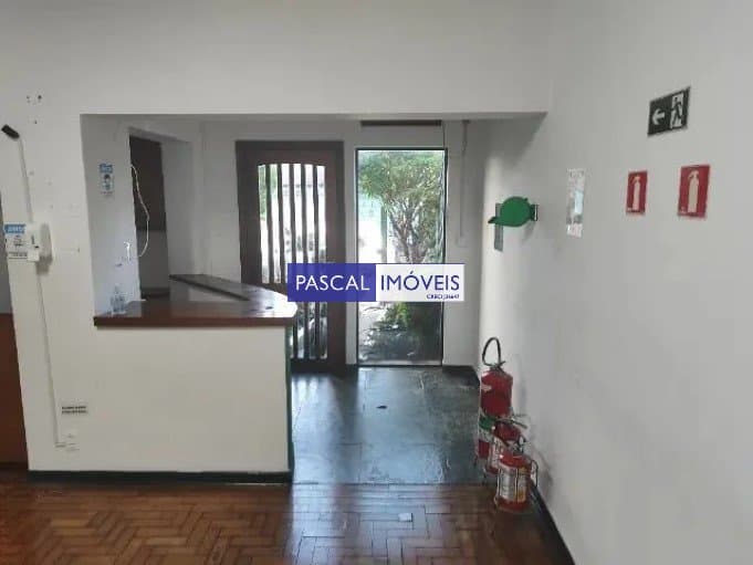 Casa comercial em Saúde