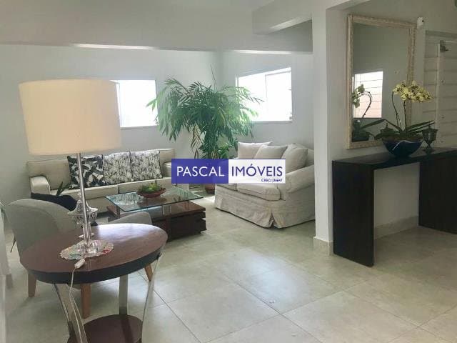 Casa comercial em Campo Belo