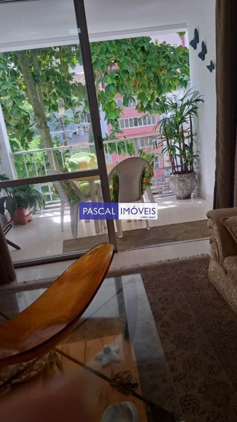 Apartamento em Pitangueiras
