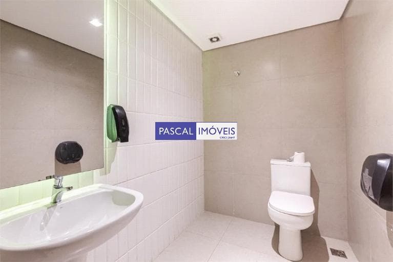 Casa comercial em Alto de Pinheiros