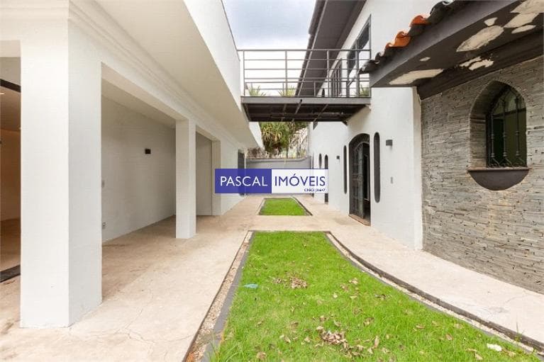 Casa comercial em Alto de Pinheiros