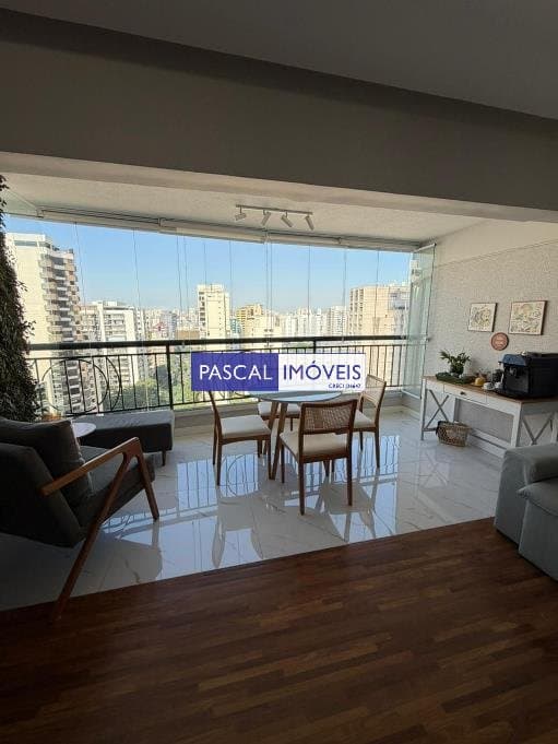 Apartamento em Moema