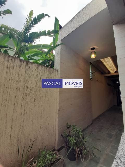 Casa comercial em Campo Belo