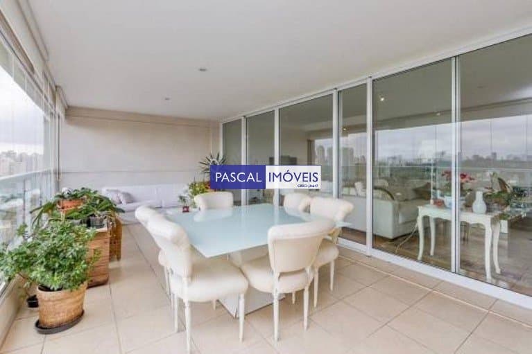 Apartamento em Campo Belo