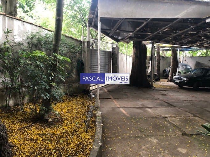 Casa comercial em Campo Belo