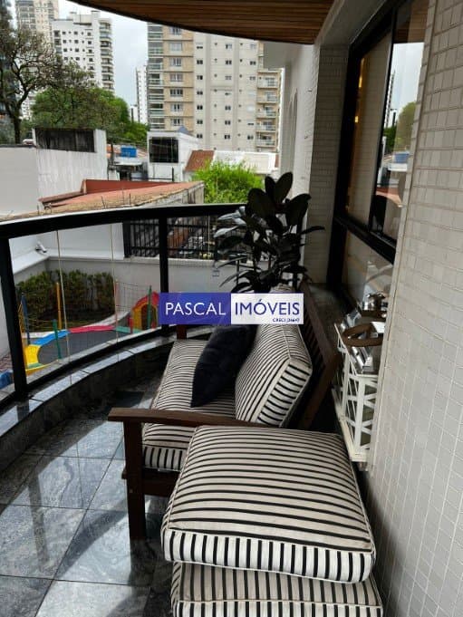 Apartamento em Moema